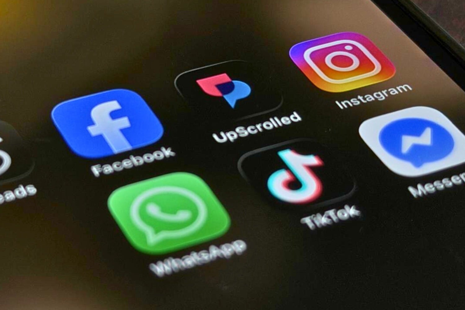 Tensiunile și incertitudinile generate de schimbările din conducerea TikTok în Statele Unite și alegerile utilizatorilor de a se muta pe platforme alternative au declanșat o nouă mișcare în ecosistemul rețelelor sociale