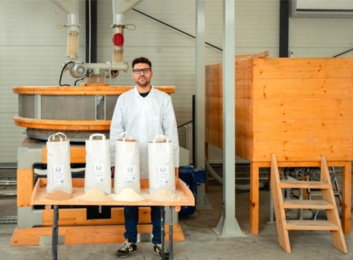 Făina industrială ascunde, de cele mai multe ori, secrete despre procesul său de fabricație și nutrienții pe care îi păstrează sau îi pierd