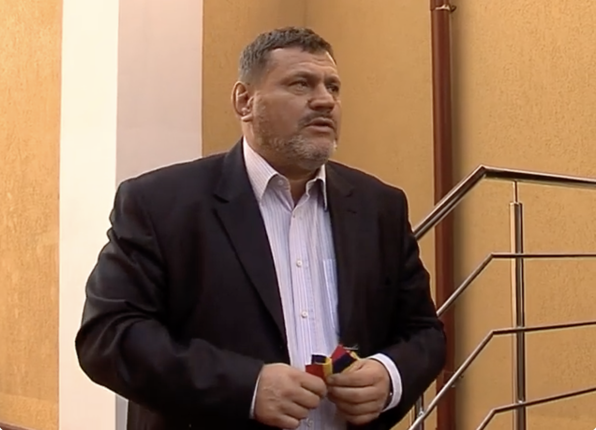 Cristian Poteraș, fostul primar al Sectorului 6 din București, rămâne în istoria politică a capitalei mai degrabă pentru implicarea în scandaluri de corupție decât pentru proiecte administrative sau reforme durabile