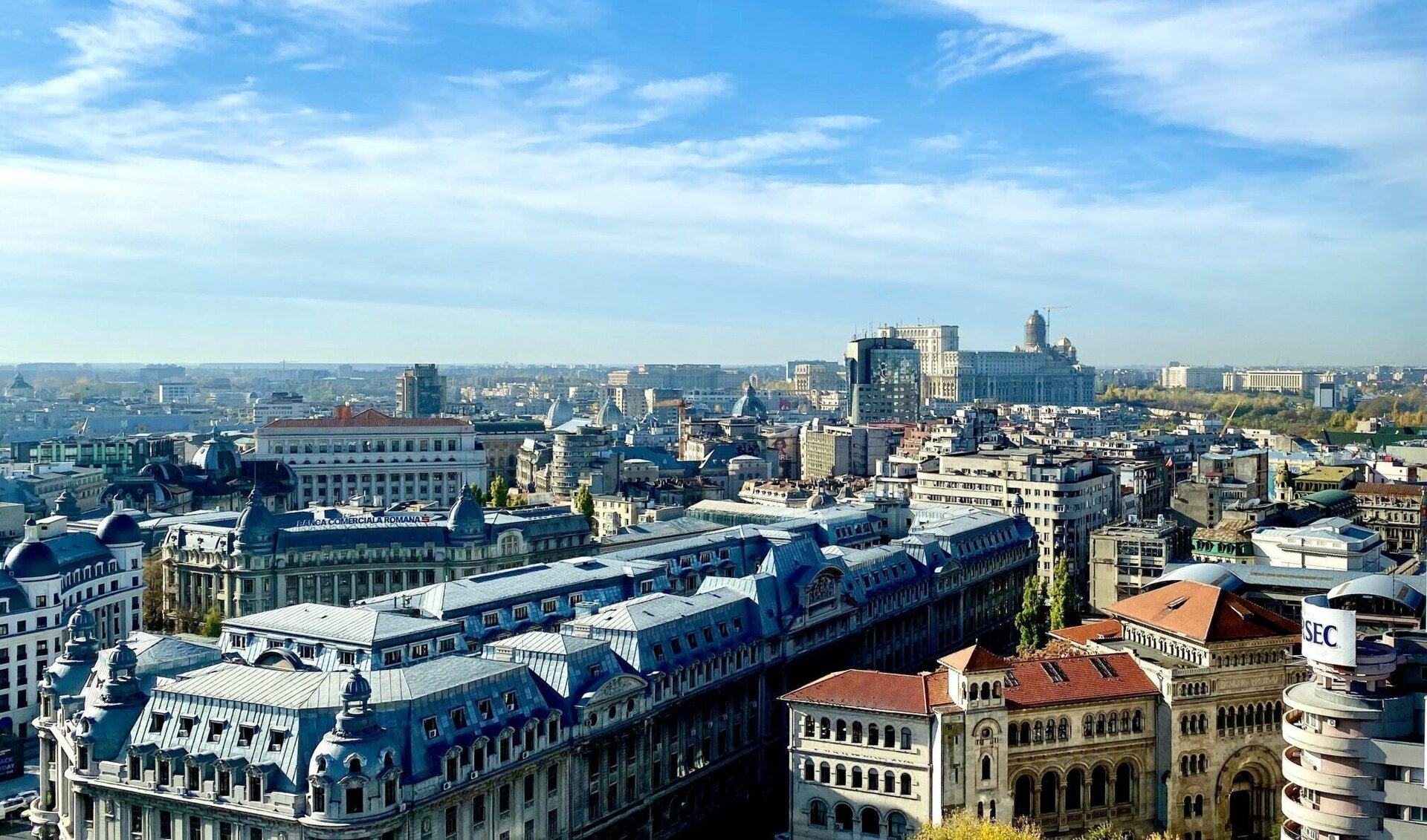 Bucureștiul își menține statutul de principală destinație turistică din România, în ciuda vremurilor tumultuoase, și se reafirmă ca un centru atractiv pentru vizitatorii internaționali