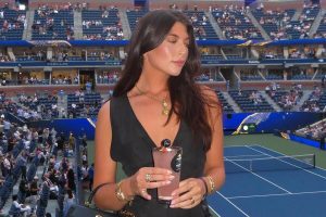 Bruneta enigmatică care a captat privirile la antrenamentul lui Djokovic