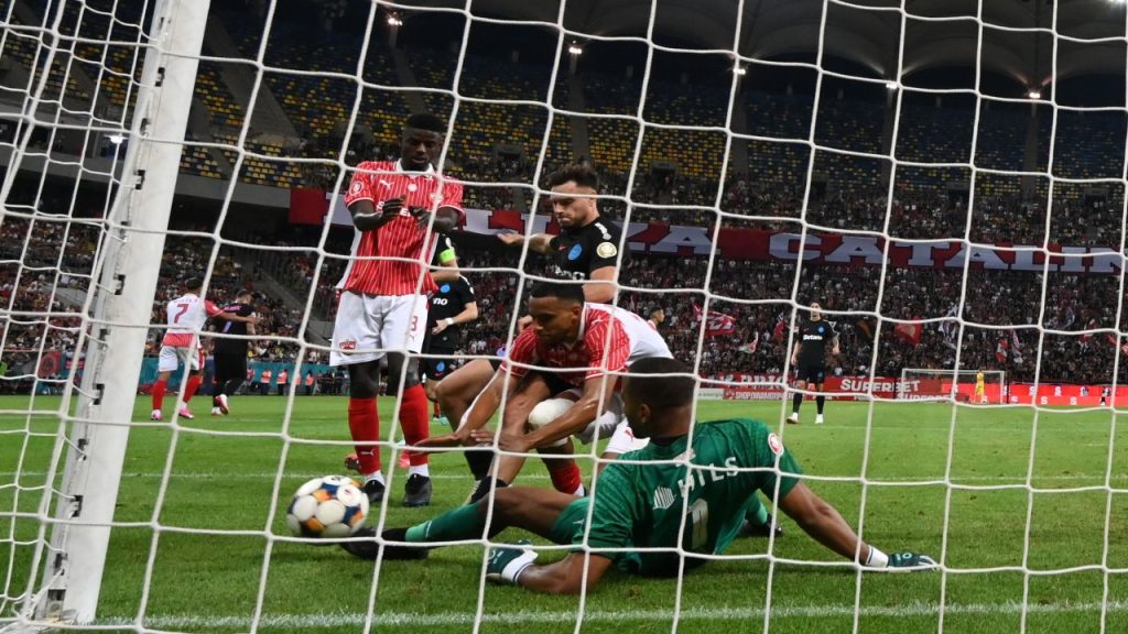 Devis Epassy, marele absent al Dinamo în 2024 Portarul Devis Epassy, în vârstă de 32 de ani, nu va fi prezent în cantonamentul din Antalya al echipei Dinamo București, ceea ce ridică semne de întrebare asupra pregătirii echipei înainte de reluarea sezonului