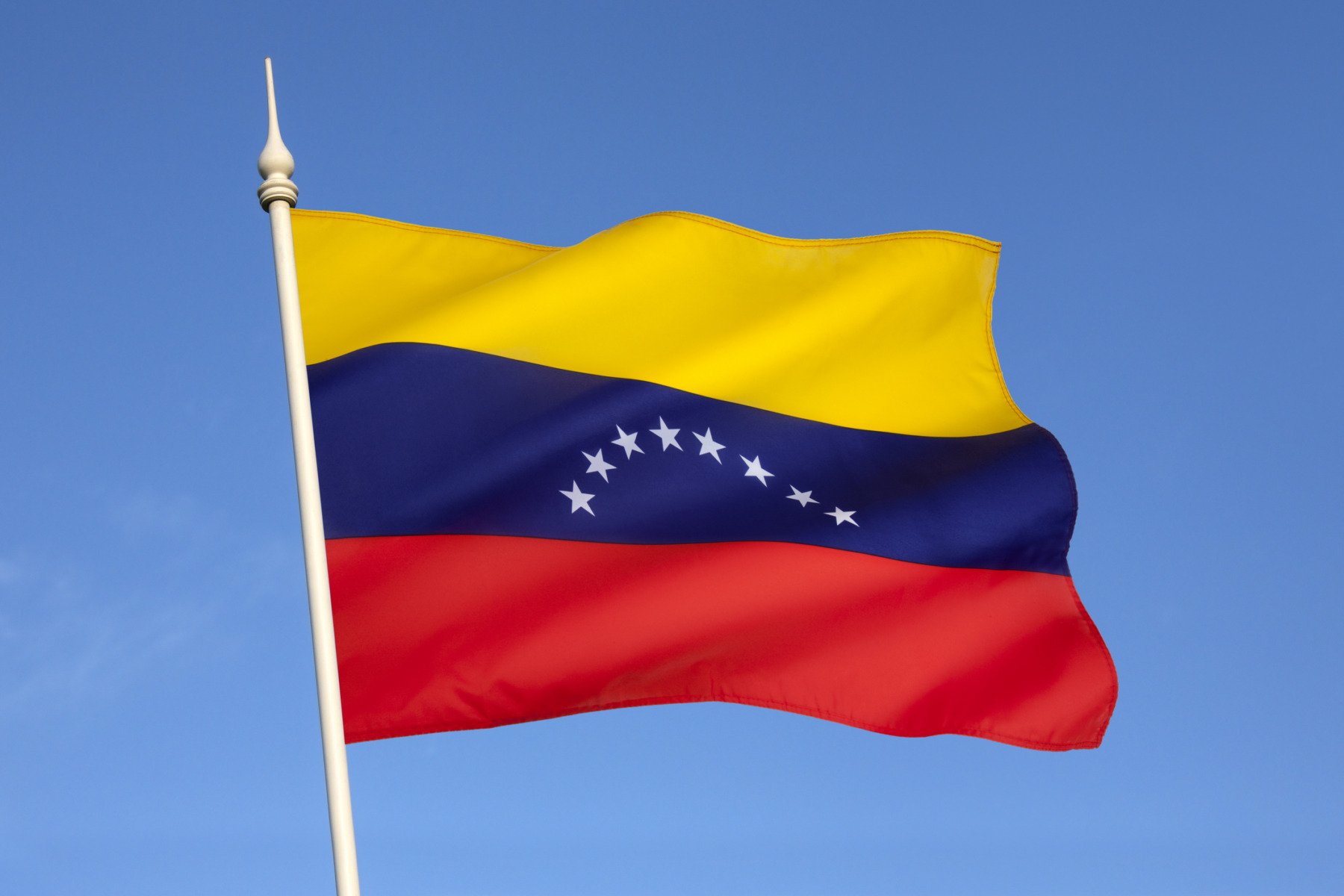 Eliberarea deținuților americani din Venezuela marchează o scânteie de speranță în relațiile tensionate dintre cele două țări După luni de tensiuni diplomatice și represalii reciproce, câțiva cetățeni americani aflați în detenție în Venezuela au fost eliberați, anunță oficiali de la Washington
