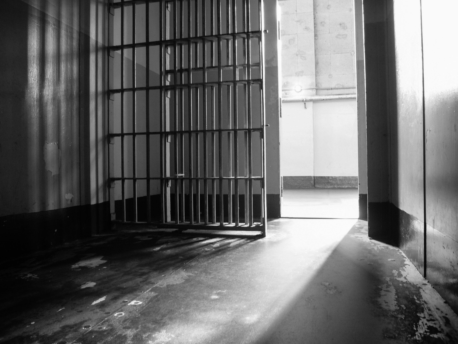 Evadat din Rahova, un suspect turc ar putea fi deja în țara sa de origine Dispariția unui deținut de la Penitenciarul Rahova continuă să ridice semne de întrebare, iar noile declarații ale autorităților indică posibilitatea ca evadatul să fie deja în afara României