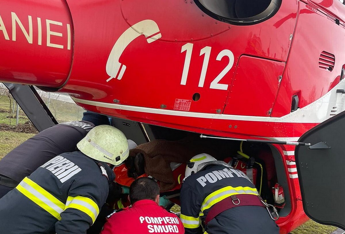 Tragedie rutieră în Poiana Mărului: o fată de 14 ani și-a pierdut viața într-un accident care a avut loc în zorii zilei O tragedie frapantă a avut loc în dimineața zilei de luni în localitatea Poiana Mărului, județul Brașov