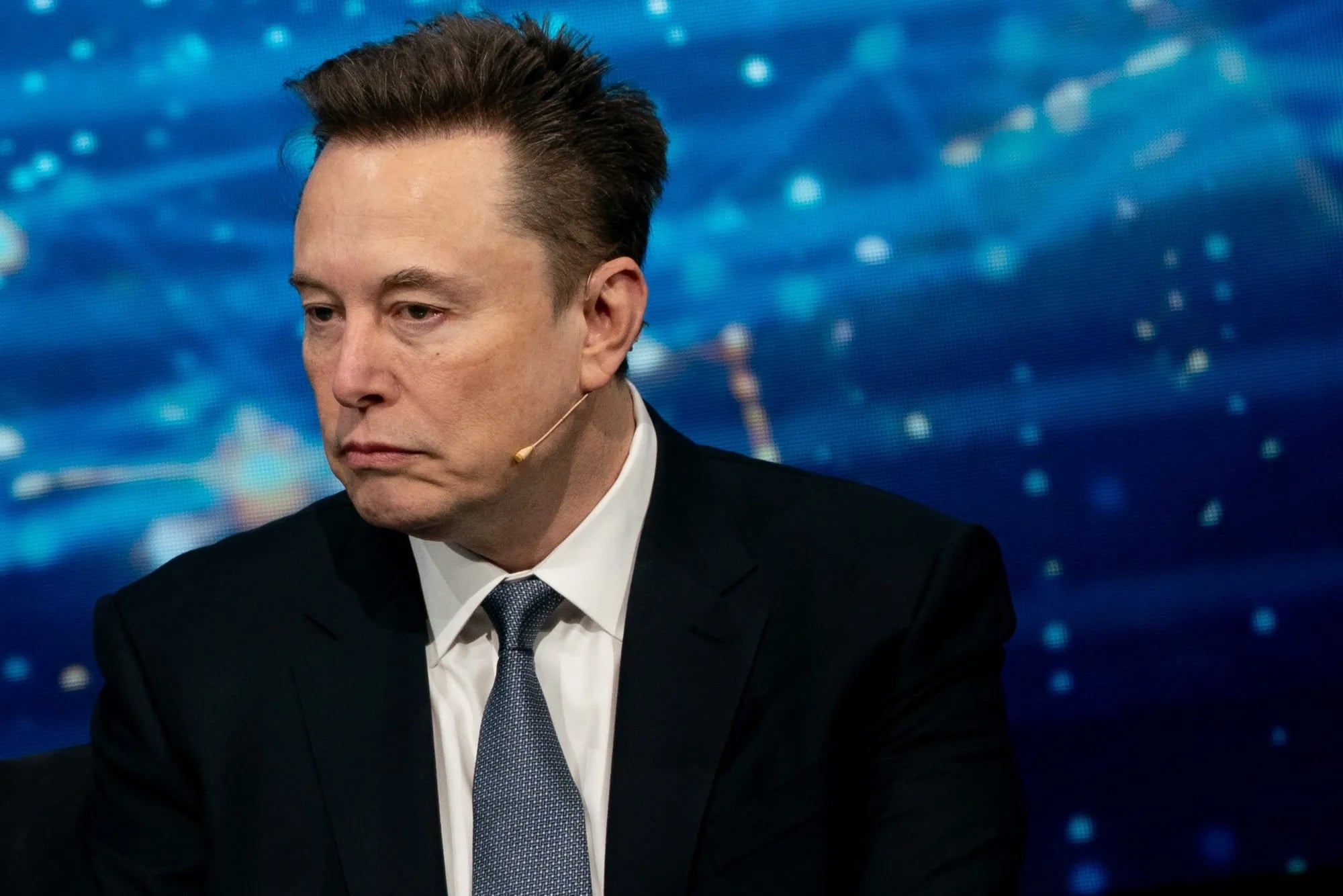 Elon Musk, fondatorul și fostul cofondator al OpenAI, a deschis un nou front în războiul juridic care îi poartă numele împotriva companiei și a partenerului său majoritar, Microsoft