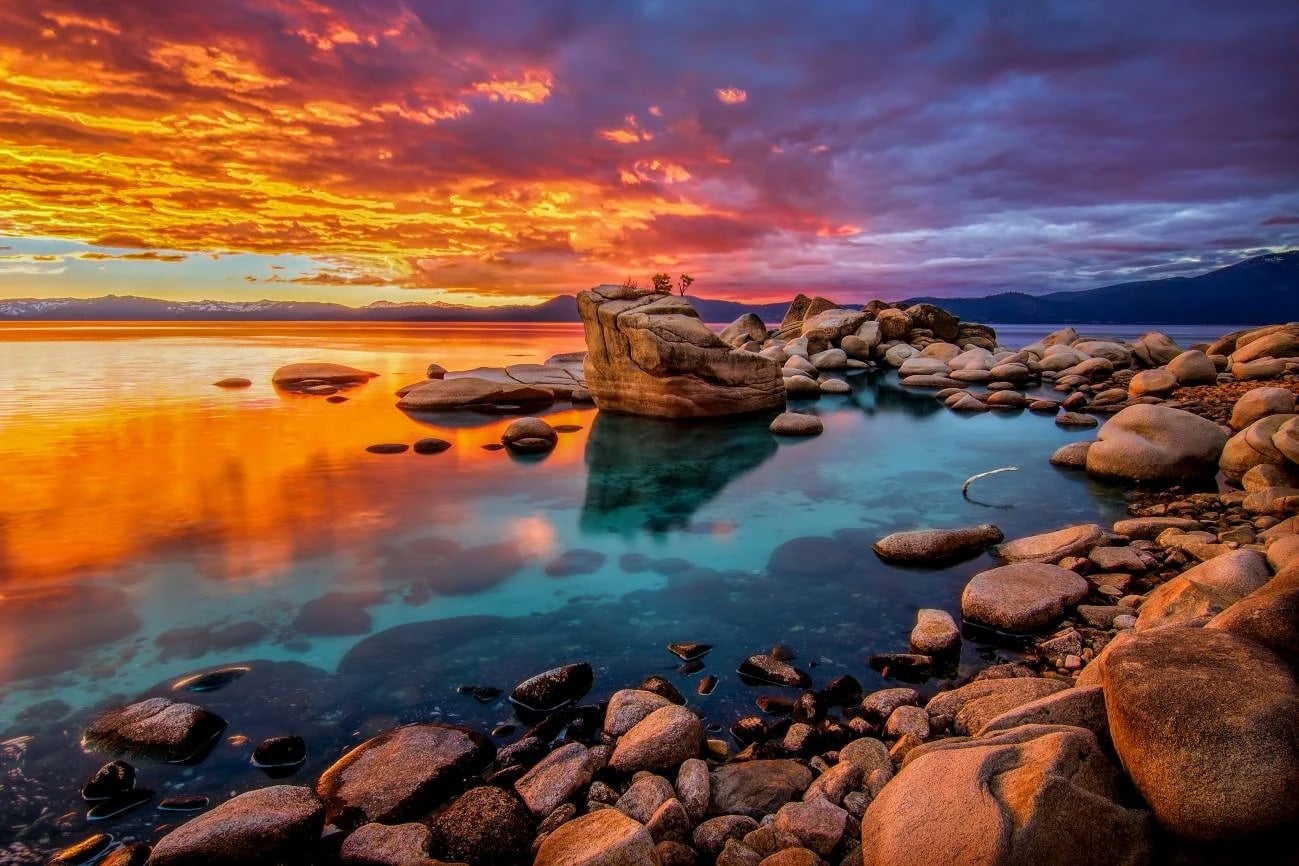 Un fotografie HDR reușită nu strălucește prin efecte stridente sau suprasaturate, ci transmite impresia unei scene percepute în mod natural, aproape identic cu ceea ce ochiul uman vede