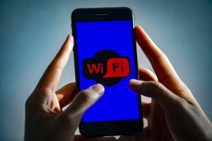 De ce e esențial să oprești WiFi-ul telefonului când pleci de acasă