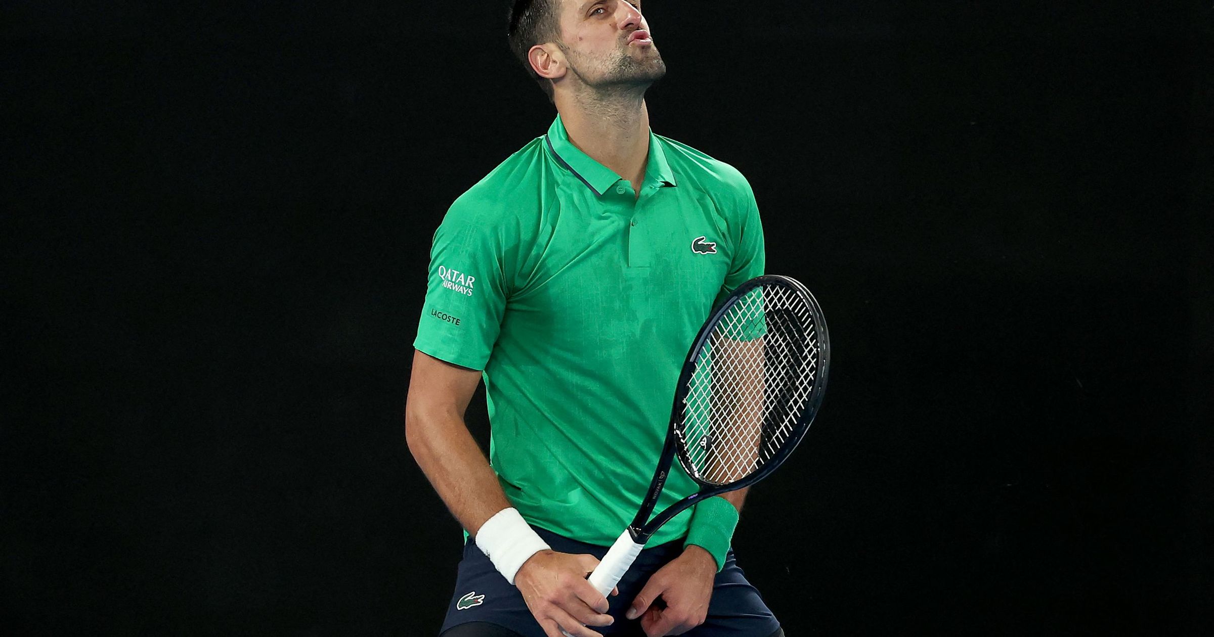 Djokovic domină la Australian Open, dar nu fără controversă Novak Djokovic a reușit să își continue parcursul impresionant la Australian Open 2026, învingându-l pe Botic Van De Zandschulp în turul 3, cu scorul de 6-3, 6-4, 7-6