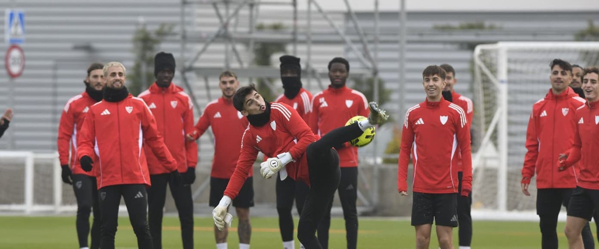 imagen-del-ultimo-entrenamiento-del-sevilla-fc-16-9-aspect-ratio-default-0_da39.jpg