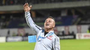 Eminescu de la Dinamo, sărbătorit la împlinirea a 50 de ani. Interviu cu Florentin Petre, la Jurnalul de Sport Pro TV, de la 19:58.