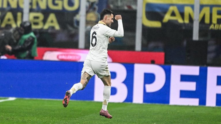 Marius Marin, în conflict cu Chivu, schimbat la pauză după incident