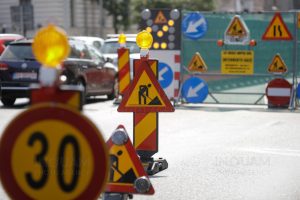 Asfaltul s\_a surpat pe Calea Victoriei, blocând trei linii de autobuz