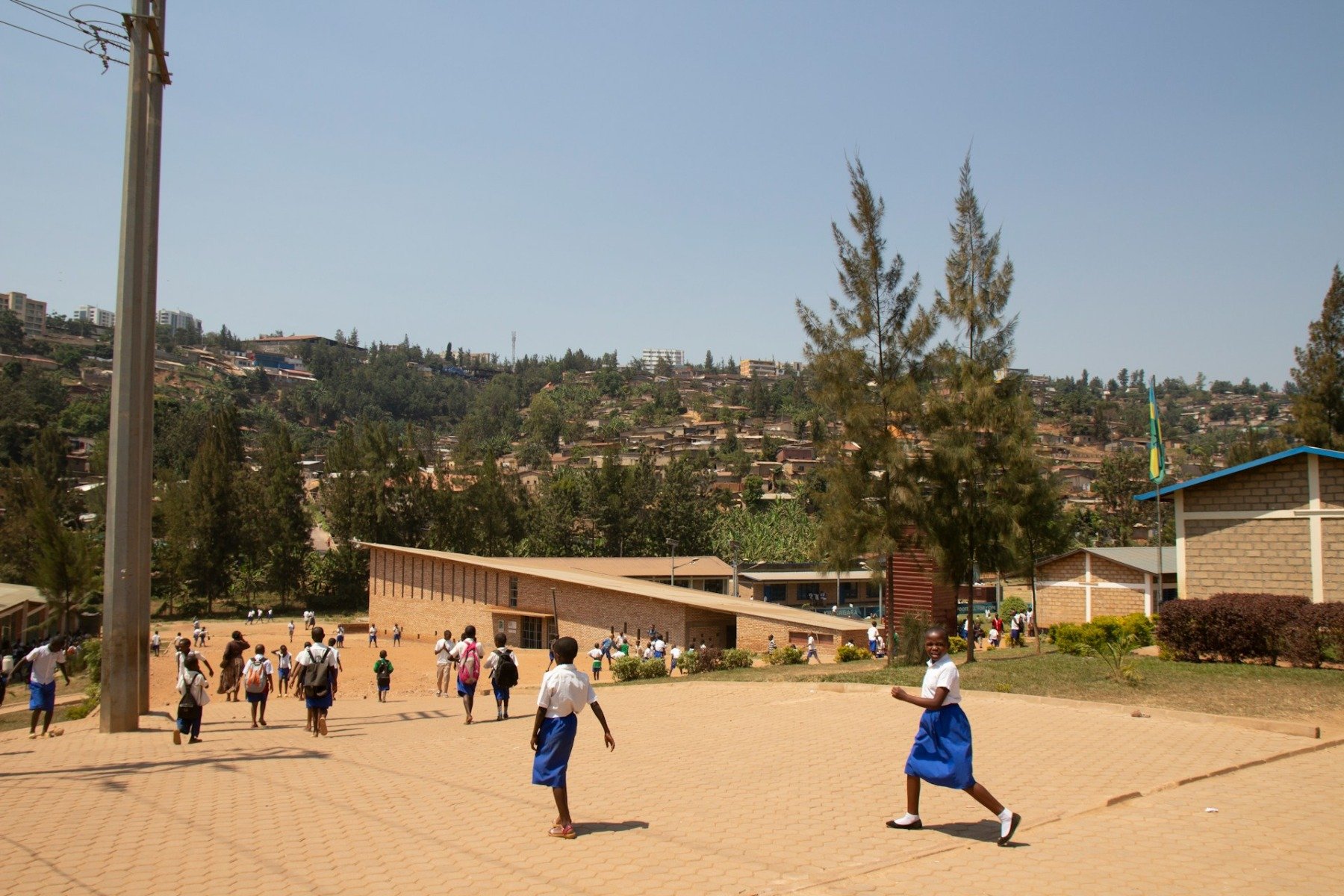 Rwanda a introdus oficial un nou dosar în tribunalul arbitral, reclamând Marea Britanie pentru anularea unilaterală a unui acord controversat privind azilul, semnat anterior de cele două țări