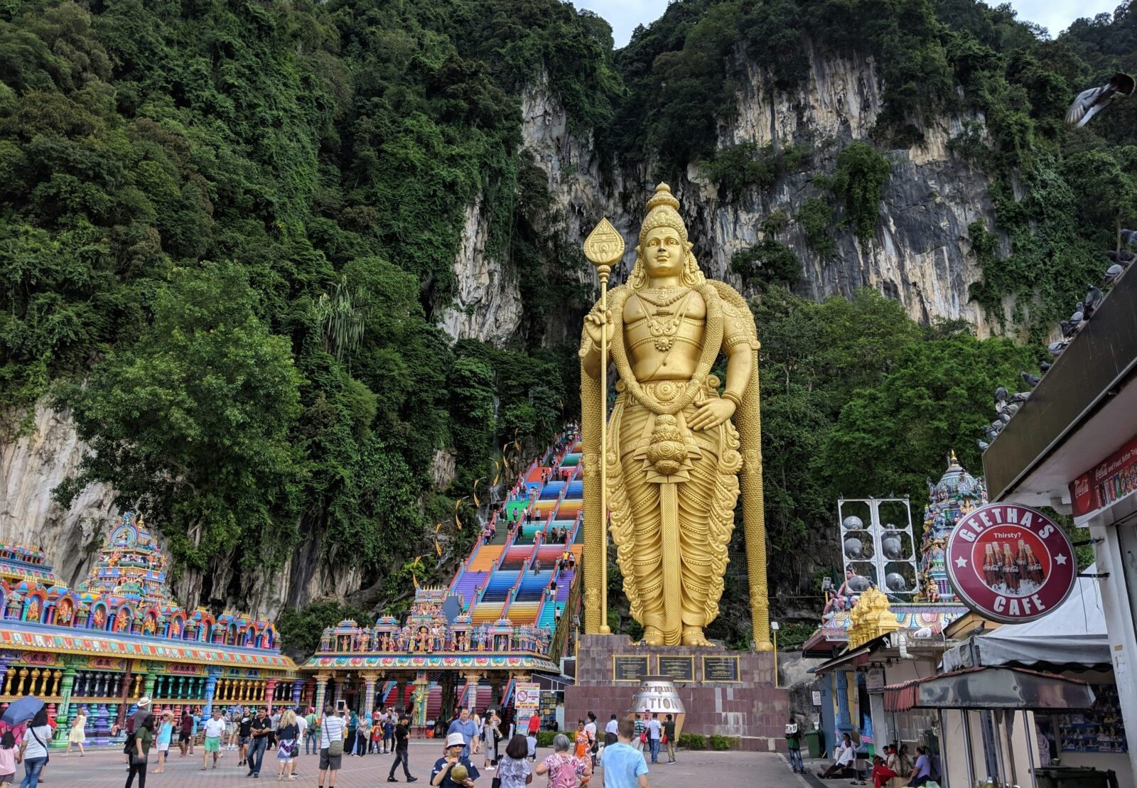 Grok, chatbot-ul lui Elon Musk, interzis în Malaysia și Indonezia după scandalul imaginilor cu conținut sexual Scandalul generat de apariția unor imagini sexuale generate de inteligența artificială a dus la interdicția utilizării chatbot-ului Grok, creat de Elon Musk