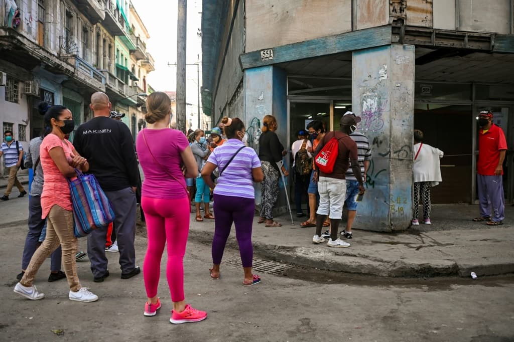 Donald Trump avertizează Cuba: „Zero petrol și bani dacă nu face un acord” Președintele american Donald Trump a lansat duminică un apel ferm către Cuba, solicitând regimului de la Havana să încheie urgent un acord cu Statele Unite, avertizând că în caz contrar, Cubani nu vor mai putea beneficia de petrol sau fonduri financiare din partea SUA