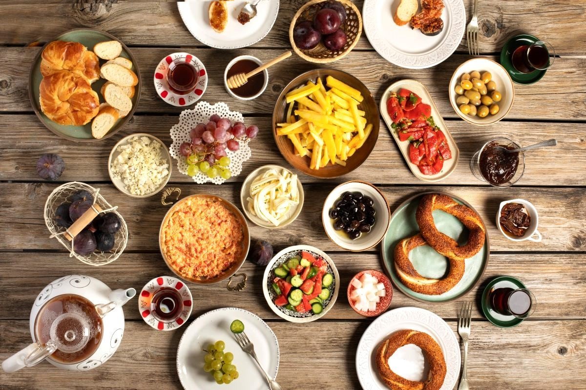 Comisia Europeană va investi 205 milioane de euro în promovarea produselor agroalimentare în anul 2026, o decizie menită să întărească poziția Europei pe piața globală și să susțină agricultorii și producătorii locali