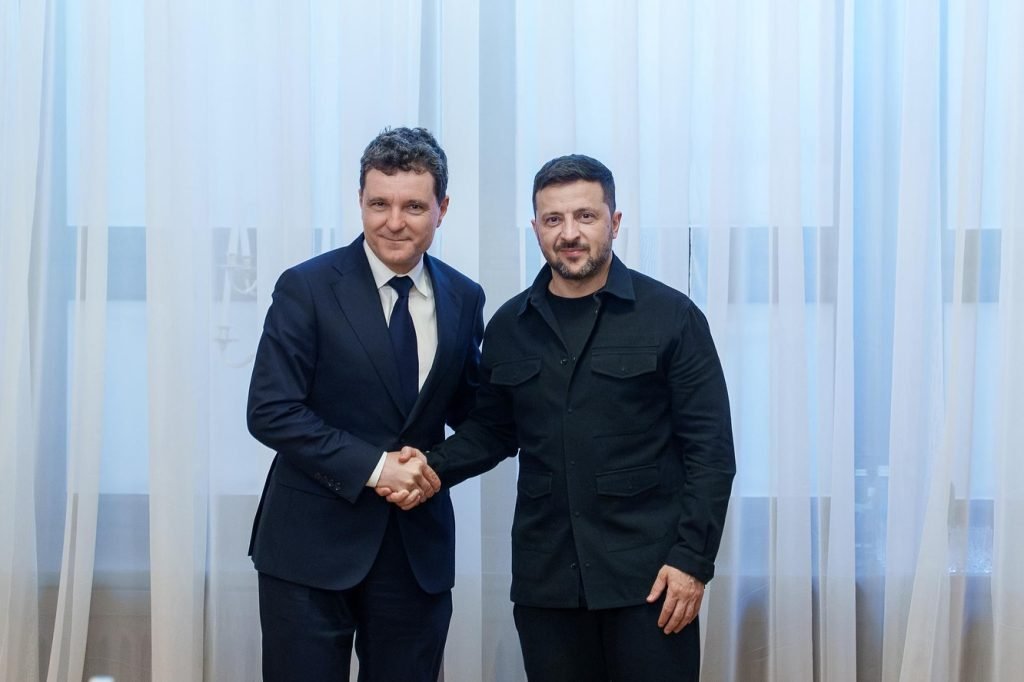 Zelenski anunță discuții cu Bucureștiul despre proiecte energetice comune, un pas important pentru securitatea regională Președintele Ucrainei, Volodimir Zelenski, a anunțat vineri seară că a avut o discuție temas legate de colaborarea energetică cu președintele României, Nicușor Dan