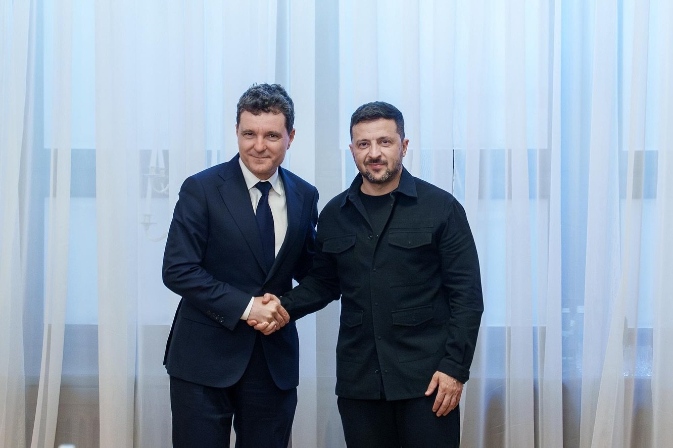 Zelenski anunță discuții cu Bucureștiul despre proiecte energetice comune, un pas important pentru securitatea regională Președintele Ucrainei, Volodimir Zelenski, a anunțat vineri seară că a avut o discuție temas legate de colaborarea energetică cu președintele României, Nicușor Dan