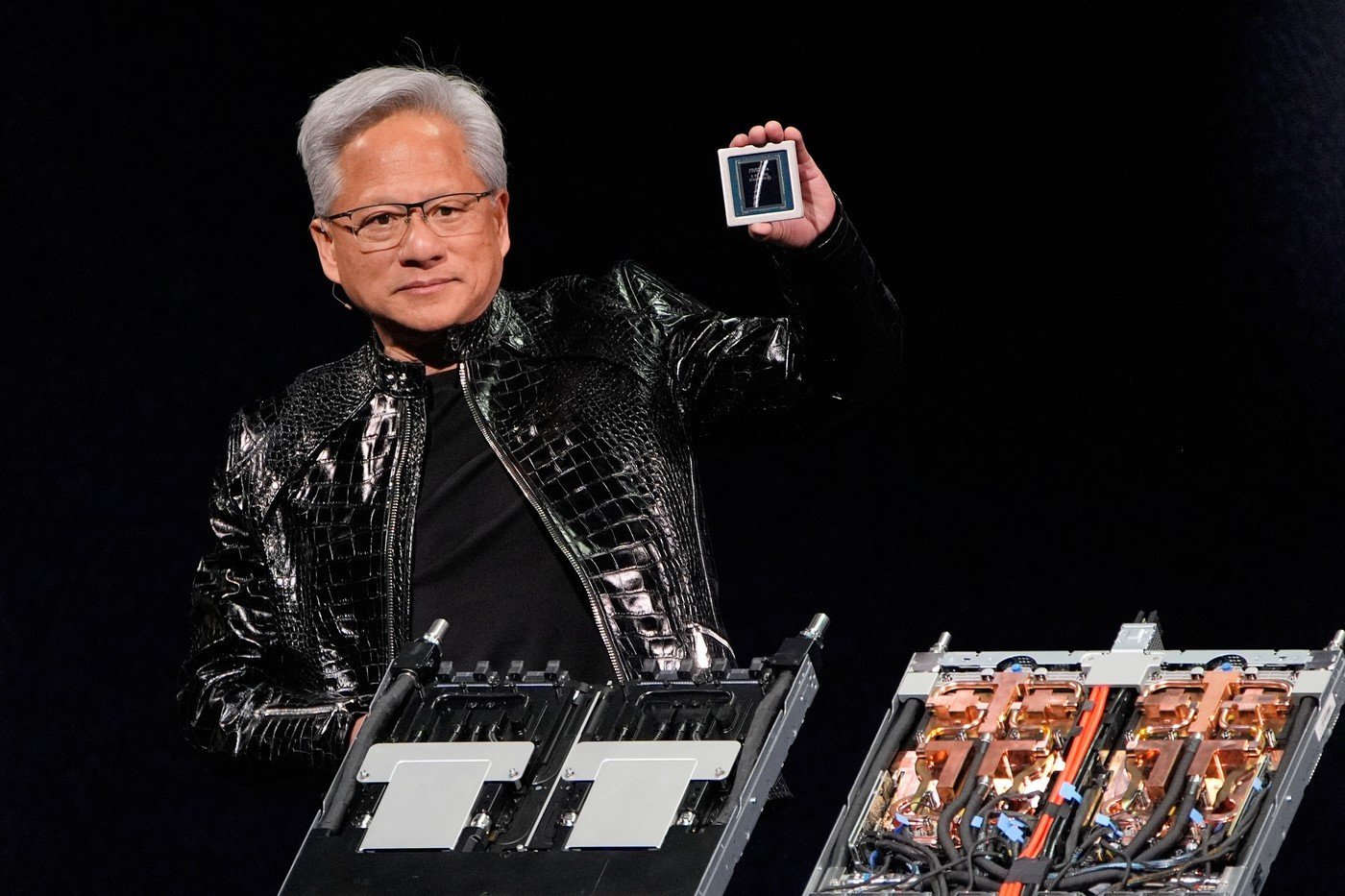 Nvidia, transformare spectaculoasă: cea mai valoroasă companie din lume plătește salarii care schimbă paradigma angajaților din tech Cresterea rapidă a valorii acțiunilor Nvidia a propulsat compania în poziția de lider mondial în domeniul semiconductorilor și Inteligenței Artificiale