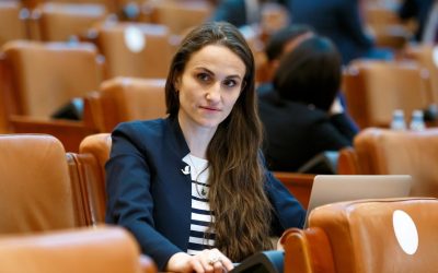 oana-toiu-usr-parlament-e1657040805130.jpg