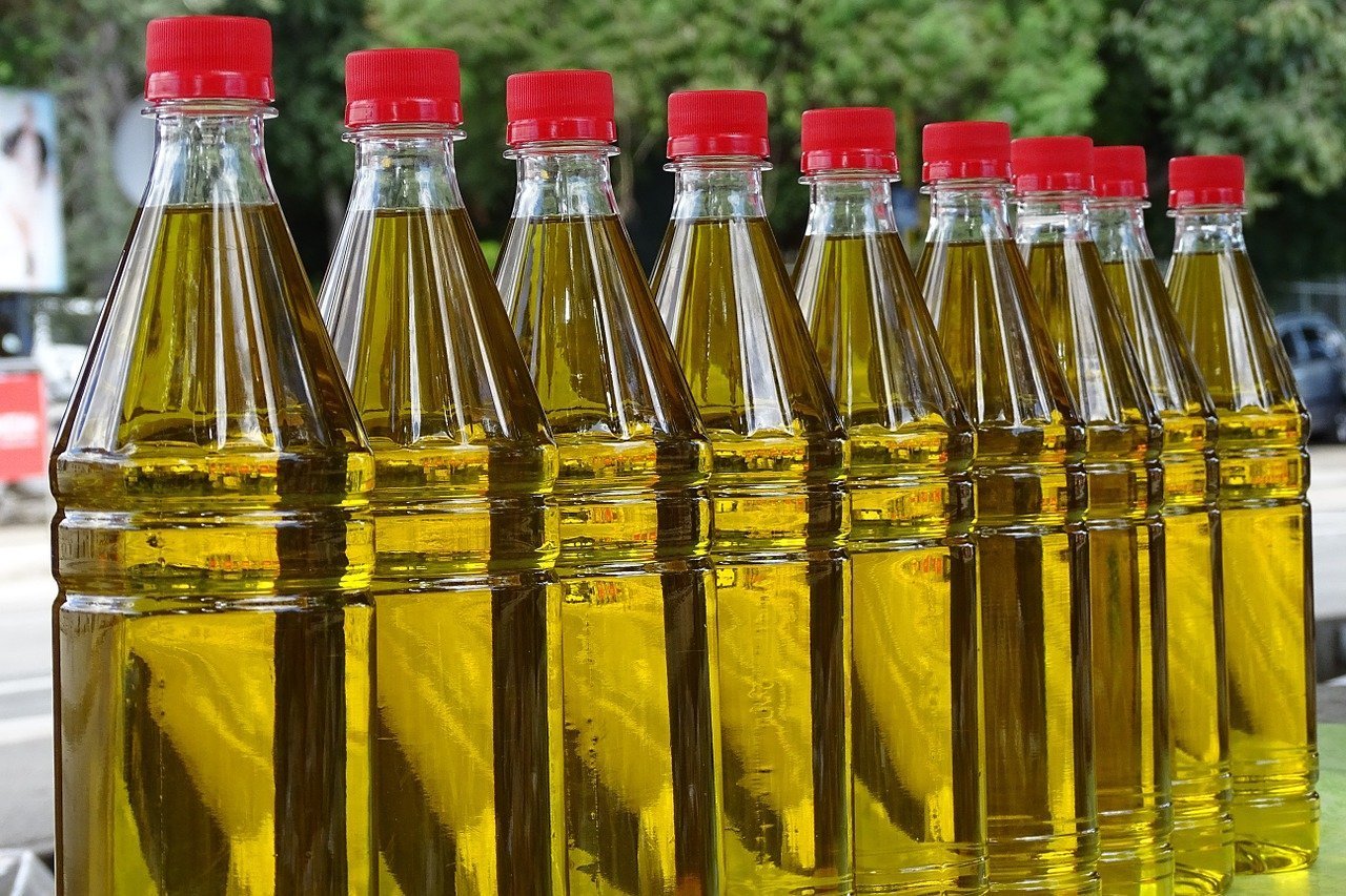 Raport alarmant al Curții de Conturi Europene: controale insuficiente privind pesticidele în uleiul de măsline din Tunisia Curtea de Conturi Europeană a lansat recent un semnal de alarmă cu privire la controalele insuficiente din cadrul Uniunii Europene în domeniul siguranței alimentare, în special în ceea ce privește prezența pesticidelor în uleiul de măsline importat, în principal din Tunisia