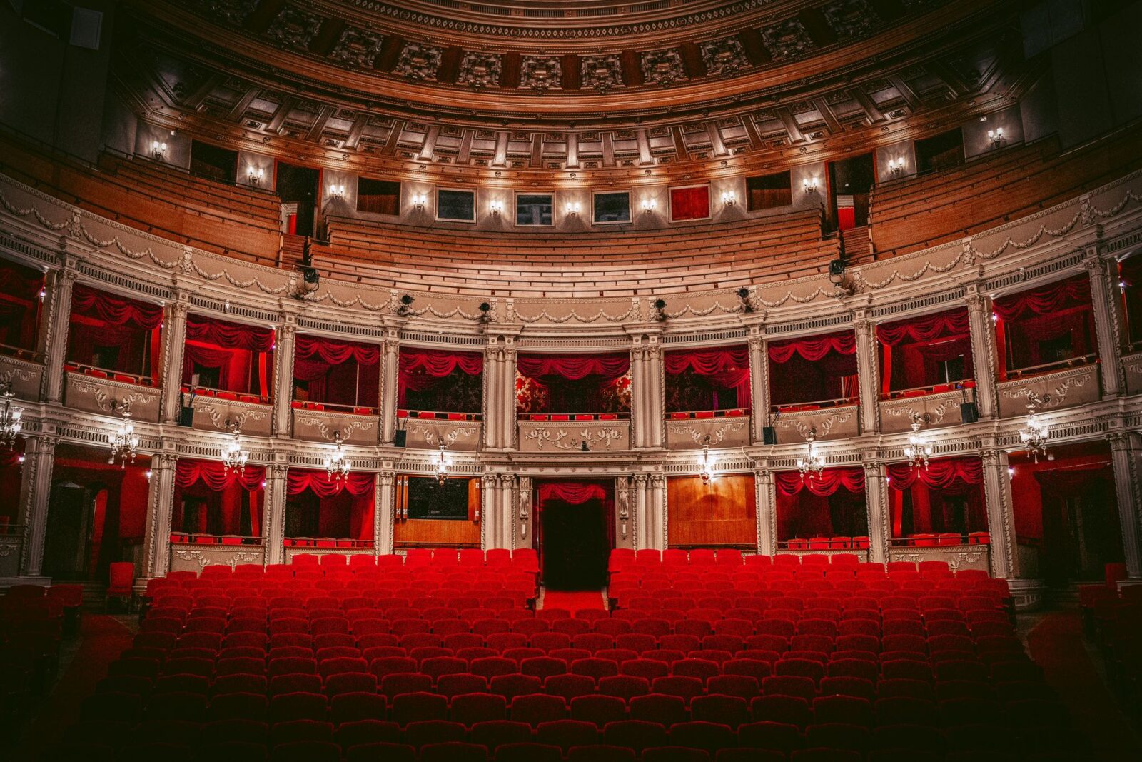 Ziua Culturii Naţionale, celebra dată în care românii îşi onorează valorile literare, artistice şi istorice, a fost marcată, ca în fiecare an, printr-o serie de evenimente ce subliniază bogăţia și diversitatea patrimoniului cultural autohton