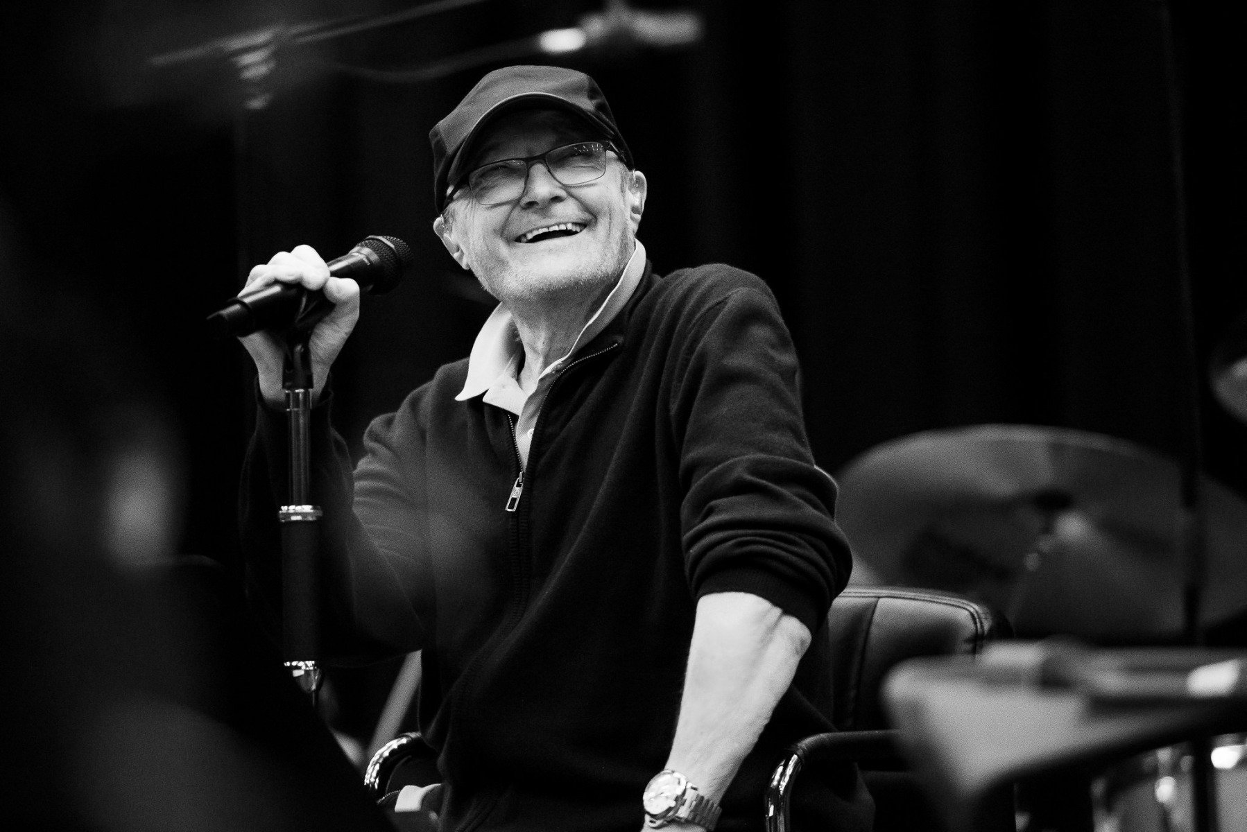 Phil Collins, fostul legend al muzicii rock și ex-solist al trupei Genesis, a făcut recent o declarație sinceră despre starea sa de sănătate, atrăgând atenția asupra suferinței și eforturilor sale continue pentru recuperare