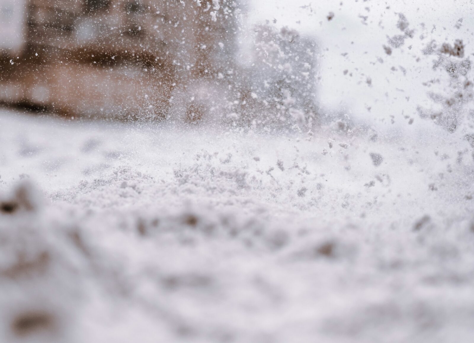 Gerul sever lovește Bucureștiul în această săptămână, iar meteorologii au emis o avertizare pentru temperaturi extrem de scăzute, precipitații sub formă de ninsoare și lapoviță, precum și depuneri de polei