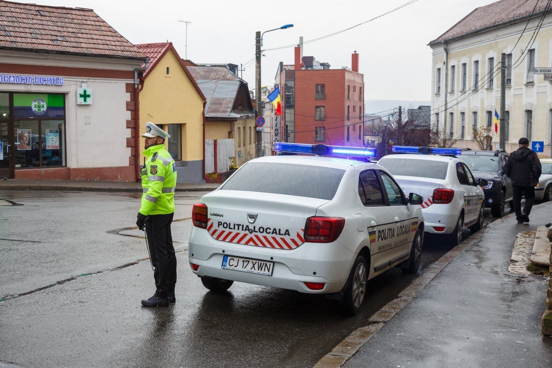 Președintele Bucureștiului, Nicușor Dan, a semnat un ordin care modifică cadrul legal pentru utilizarea echipamentelor video și audio de către polițiștii locali, o măsură menită să sporească eficiența patrulelor și intervențiilor în zonele publice ale capitalei