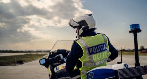 Tânăr beat, fără permis, cu maşină furată, a provocat accident