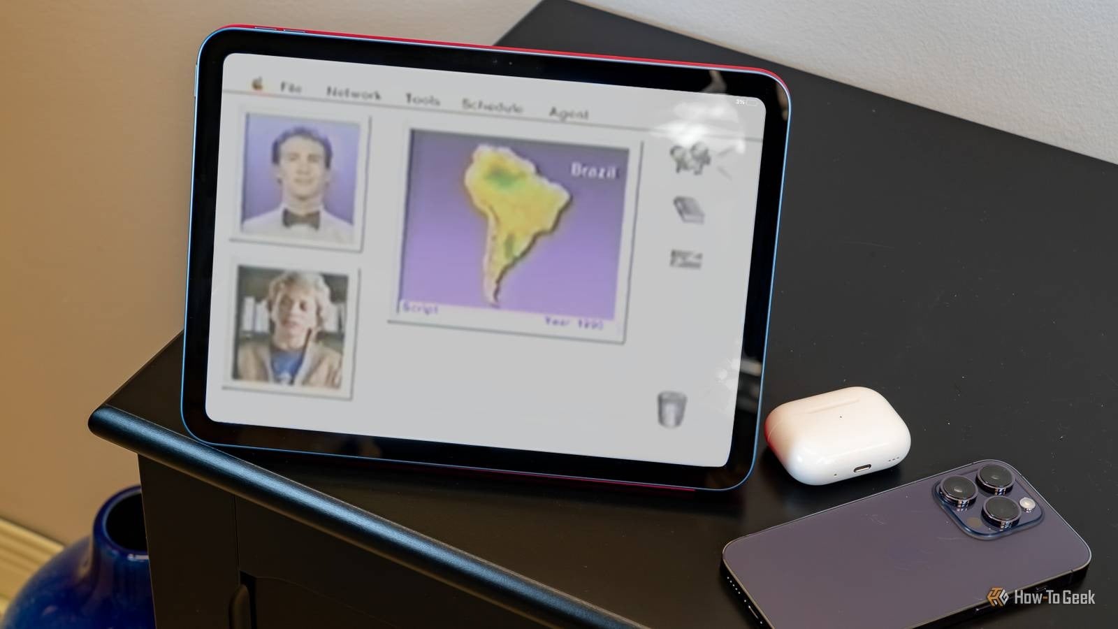 Viziunea Apple din 1987 despre asistenți digitali, cu decenii înainte de Siri sau ChatGPT Ideea unui asistent digital capabil să răspundă în limbaj natural, să înțeleagă contextul și să lege informații din surse diferite a fost, încă de acum peste trei decenii, mai mult decât o utopie scientifică