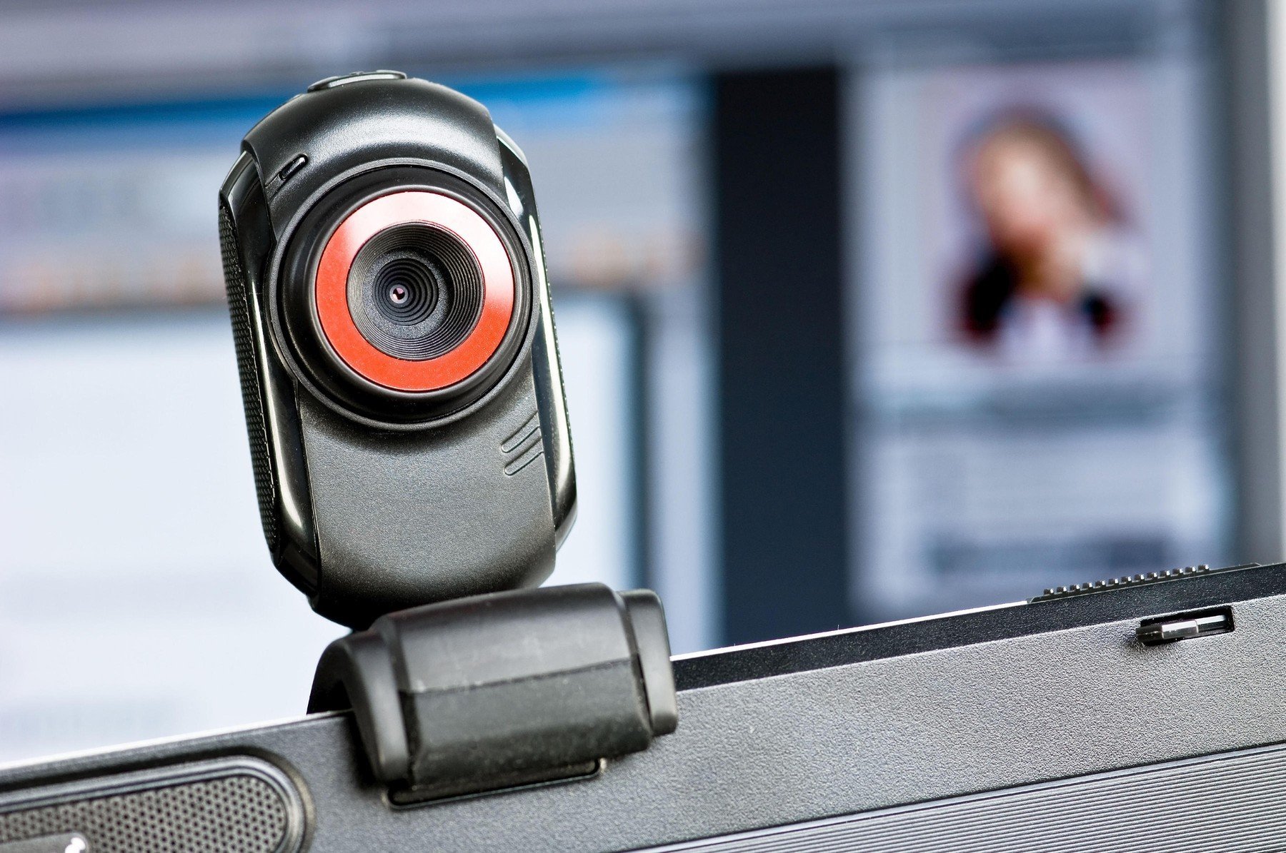 ANAF descoperă peste 100 de persoane care câștigă din videochat, o industrie încă evitată de autorități Autoritățile fiscale din România au anunțat, la finalul anului trecut, descoperirea a peste o sută de persoane ce obțin venituri din activități de videochat, o industrie încă adesea privită cu reticență sau ignoranță de către stat