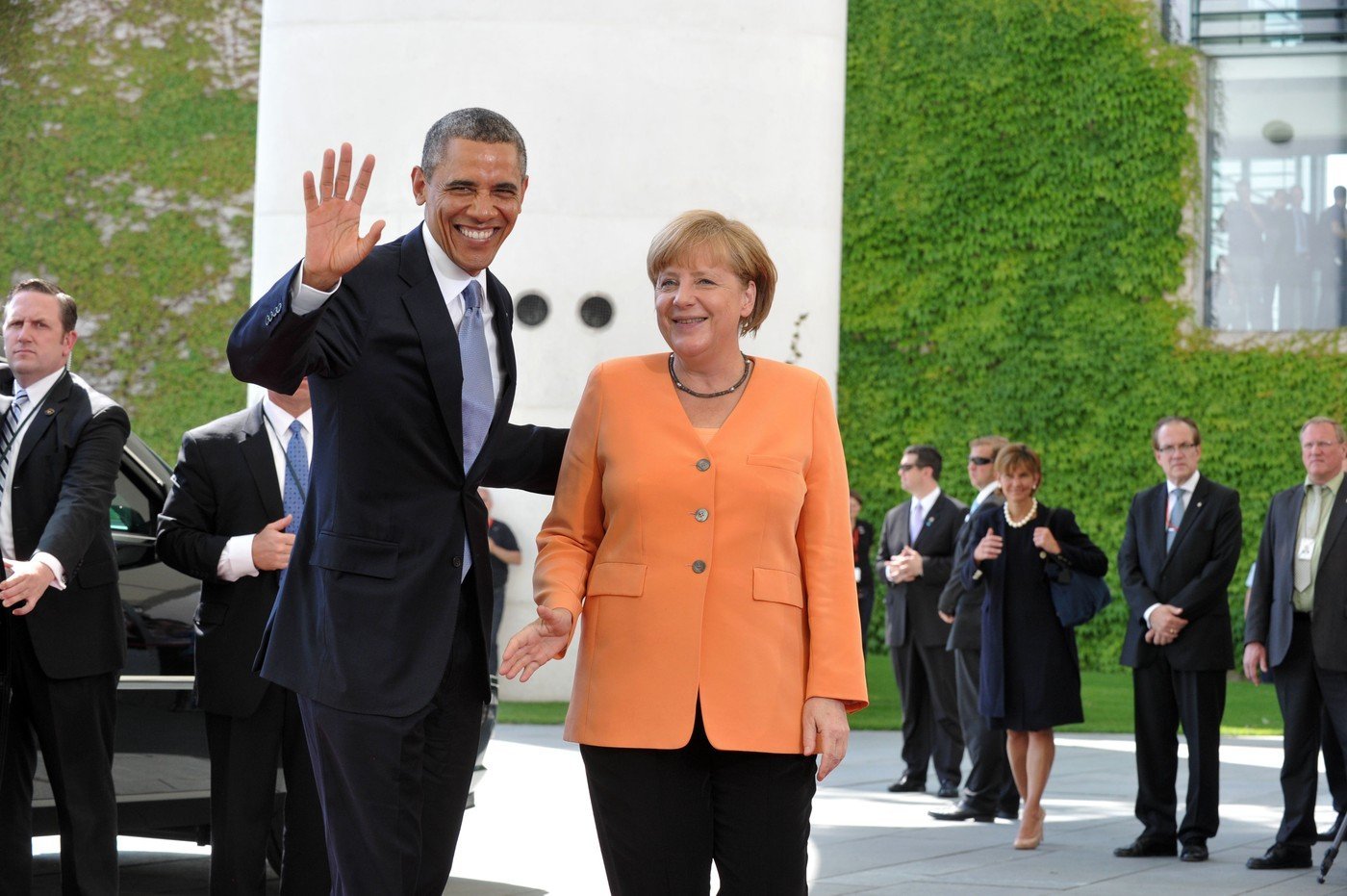 Germania a interceptat timp de ani întreaga activitate telefonică a fostului președinte american Barack Obama la bordul avionului prezidențial, Air Force One, dezvăluie o investigație recentă