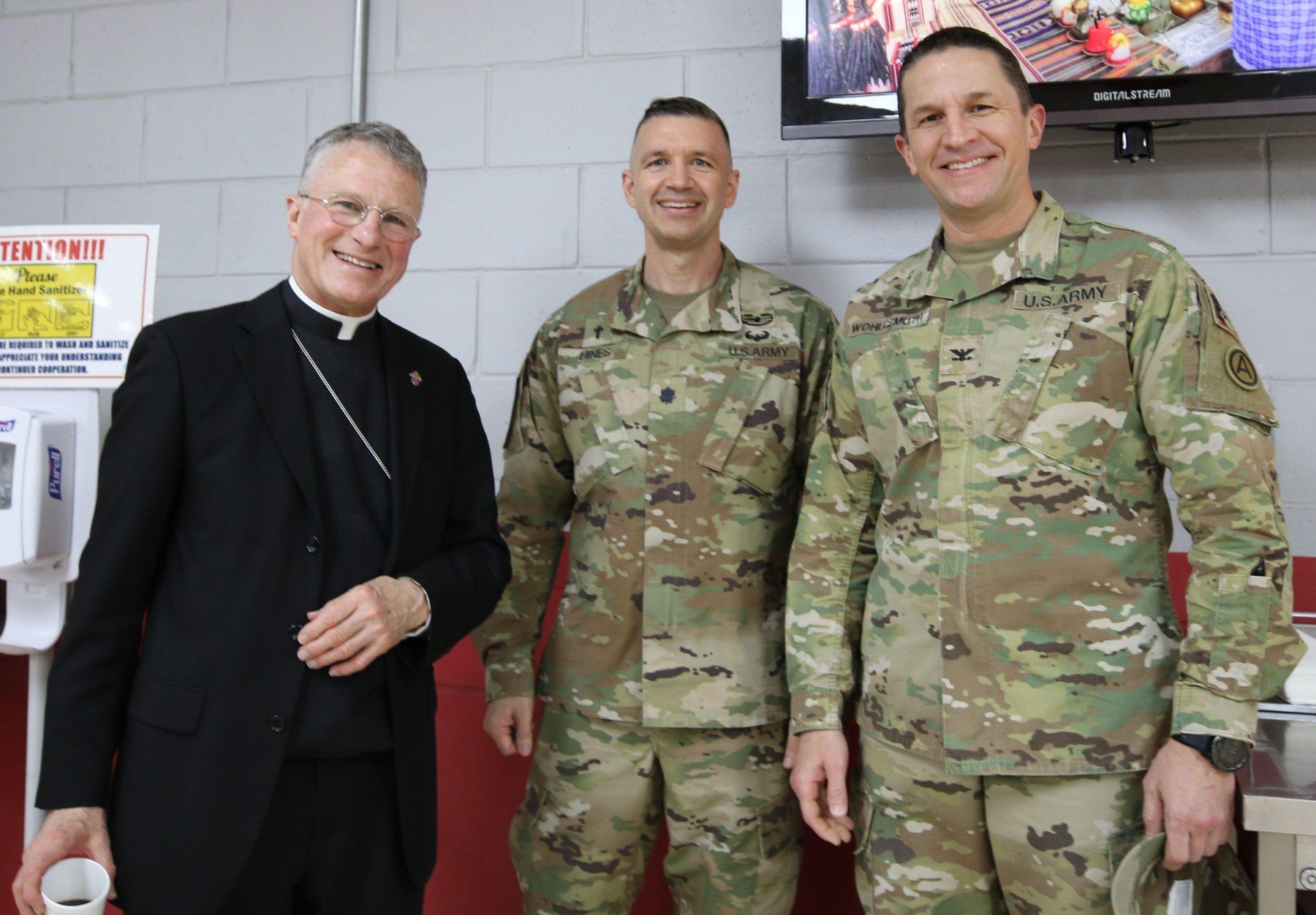 Arhiepiscopul militar al Statelor Unite își exprimă sprijin pentru dreptul soldaților de a refuza ordinele contrare conștiinței Un lider al Bisericii Catolice din Statele Unite a creat recent valuri printre militari, exprimându-și poziția în privința libertății individuale de a refuza anumite ordine militare