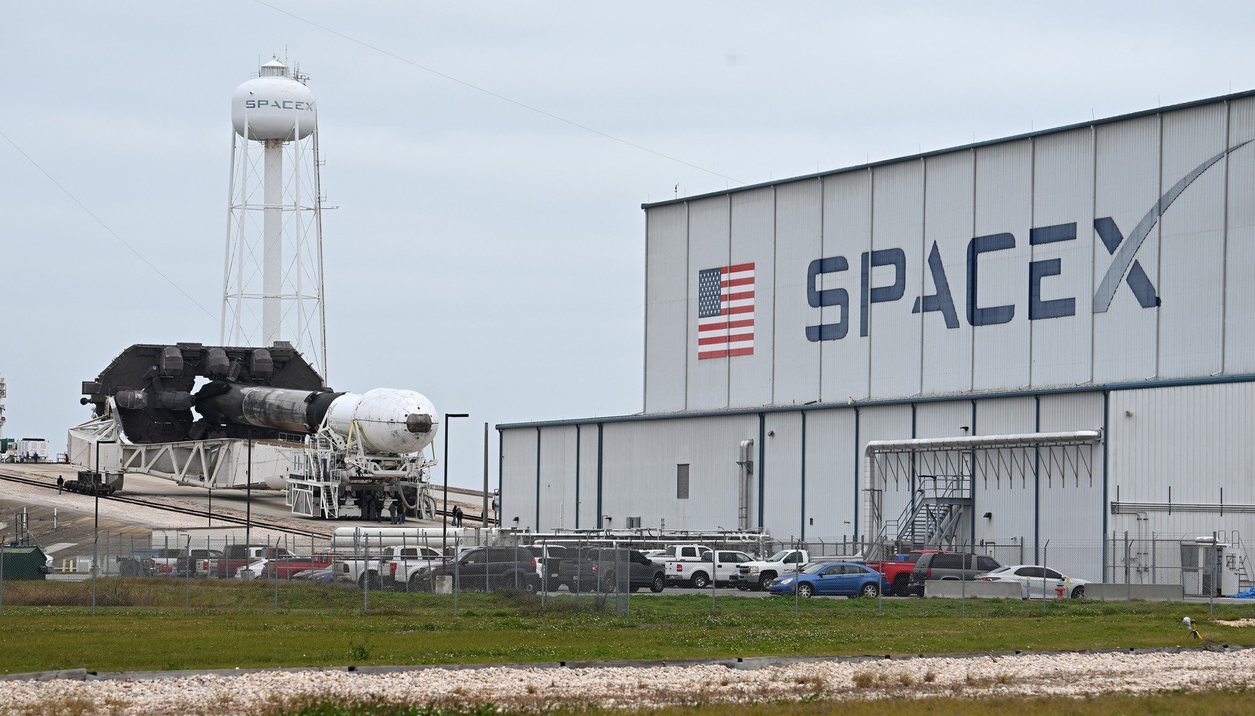Elon Musk analizează posibilitatea unei fuziuni între SpaceX și Tesla, un semnal clar al tendinței sale de a consolida și de a combina diferite componente ale imperiului său industrial