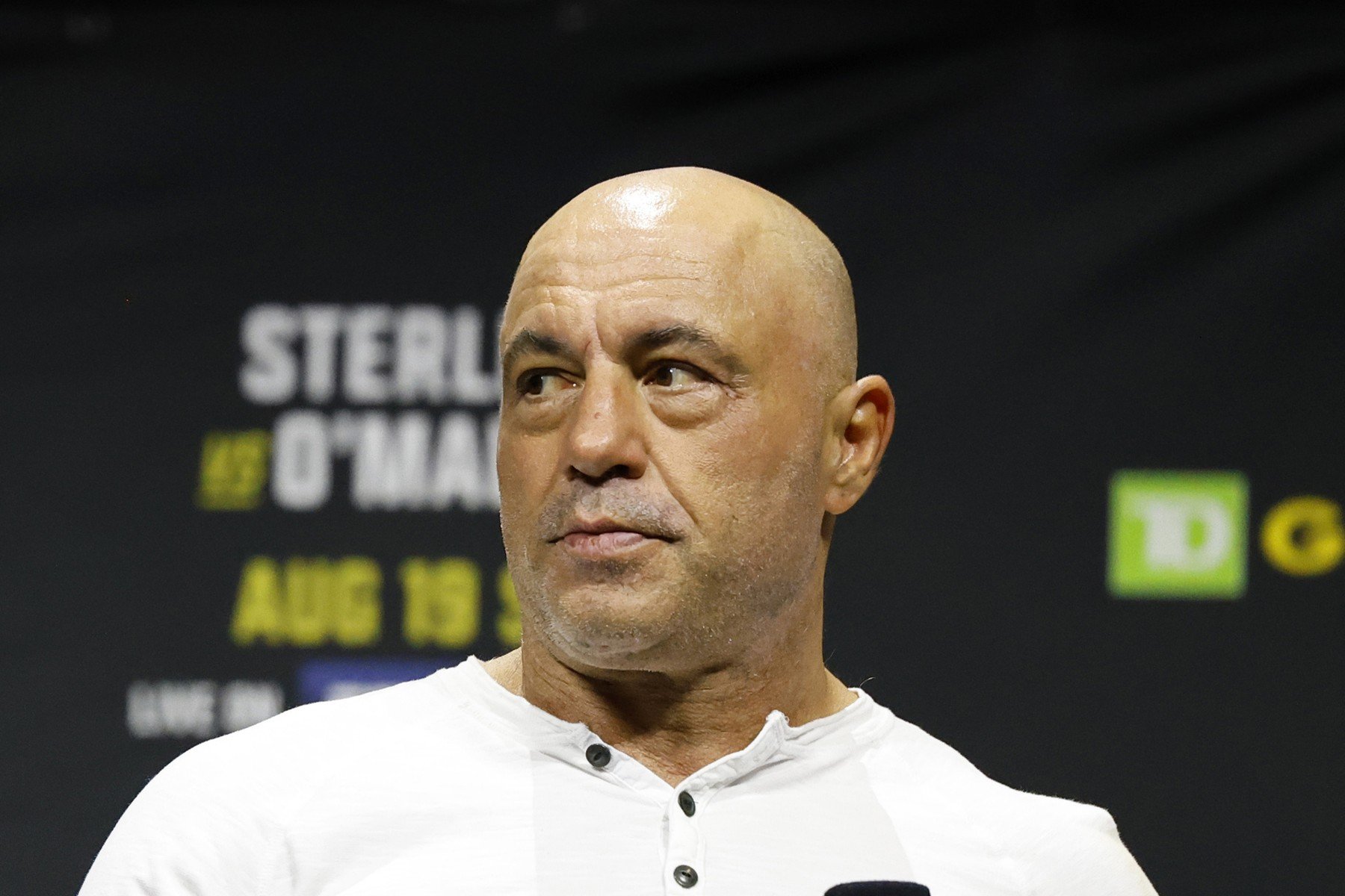 Joe Rogan compară ICE cu Gestapo și îl susține pe Trump în campania din 2024