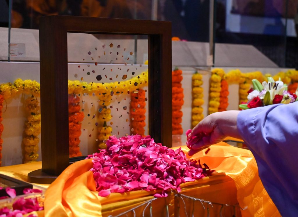 Pietrele prețioase sacre ale lui Buddha, recuperate după un secol și jumătate, au fost expuse public pentru prima dată la New Delhi, marcând o etapă istorică în recuperarea patrimoniului spiritual al Indiei