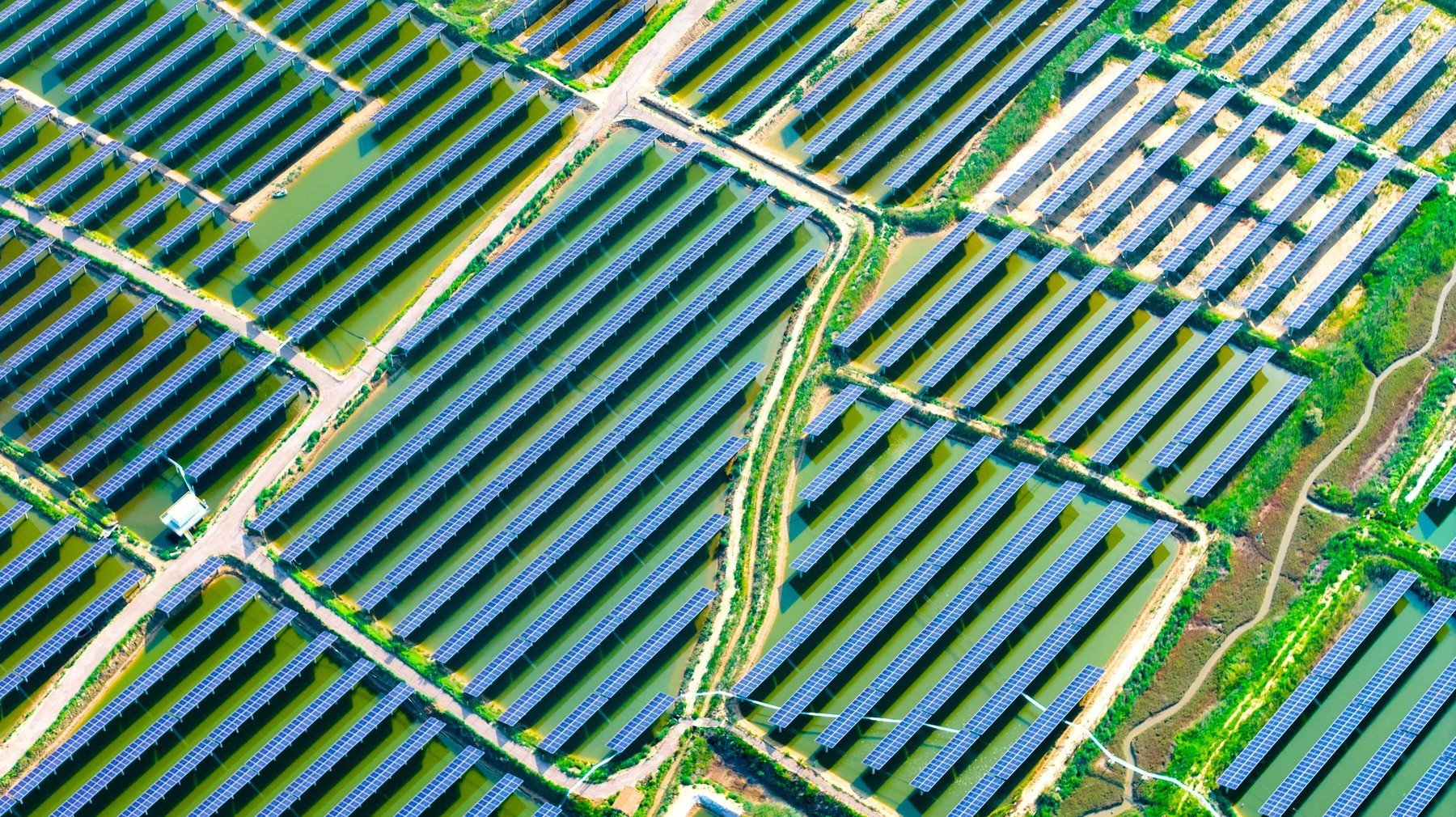 China scrie istorie în sectorul energetic, înregistrând un avans fără precedent care poziționează țara drept lider global în dezvoltarea capacităților de producție electrică