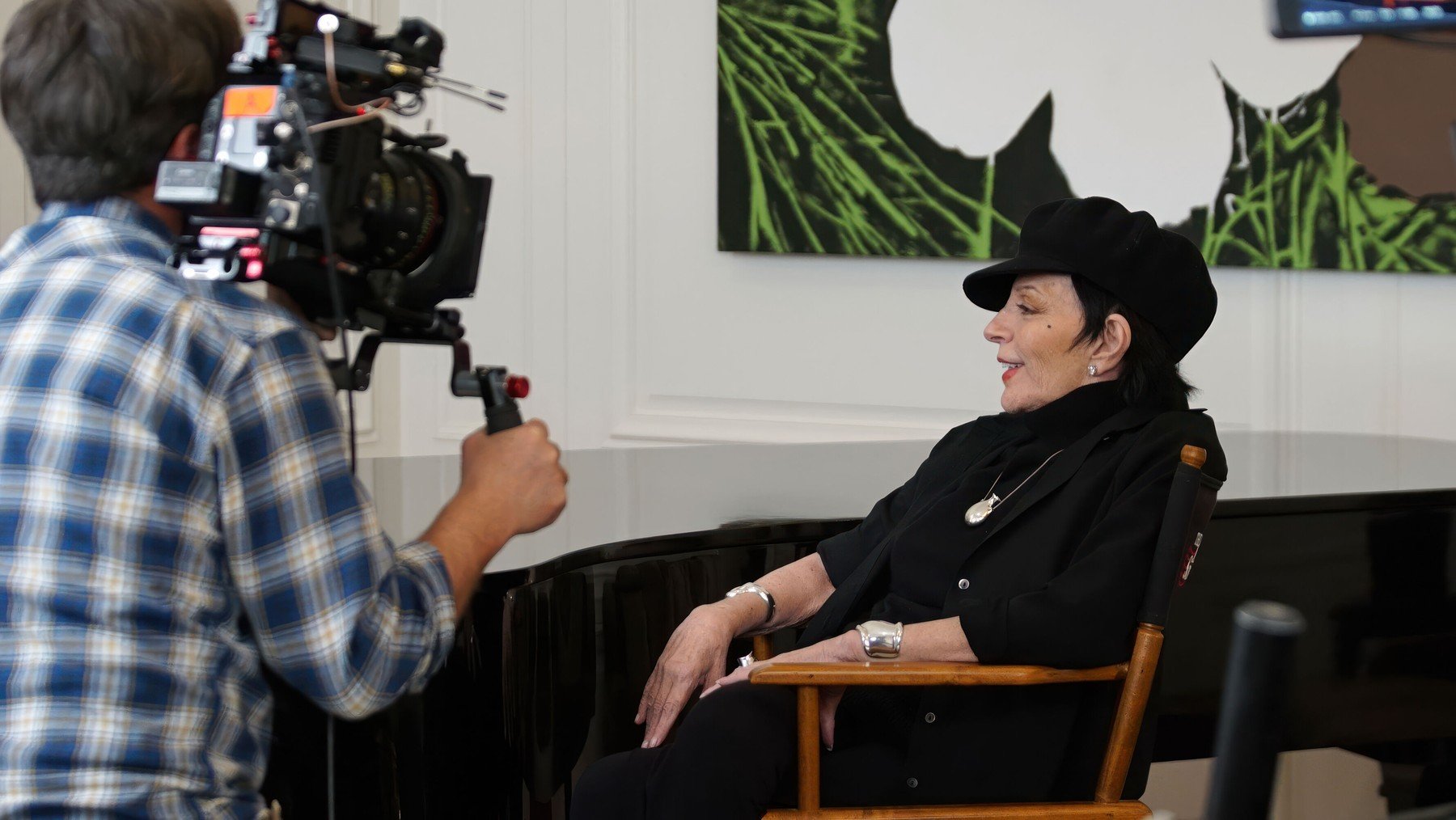 Liza Minnelli revigorează scena muzicală după o pauză de 13 ani, surprinzând publicul cu o colaborare inedită, construită în jurul tehnologiei AI