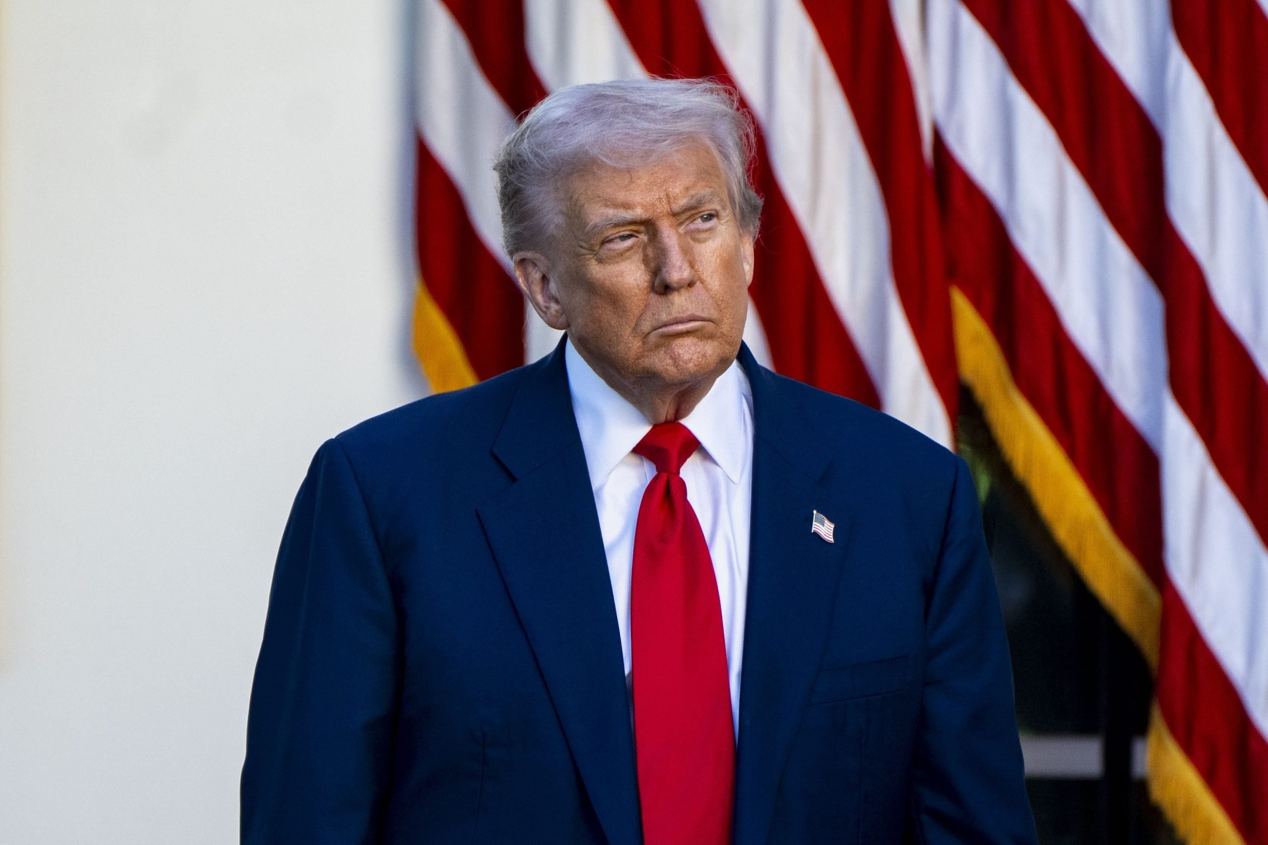 Donald Trump anunță capturarea lui Nicolas Maduro în urma unor atacuri aeriene în Venezuela Președintele Statelor Unite, Donald Trump, a declarat sâmbătă că forțele speciale americane l-au capturat pe președintele venezuelean Nicolas Maduro, împreună cu soția sa, Cilia Flores