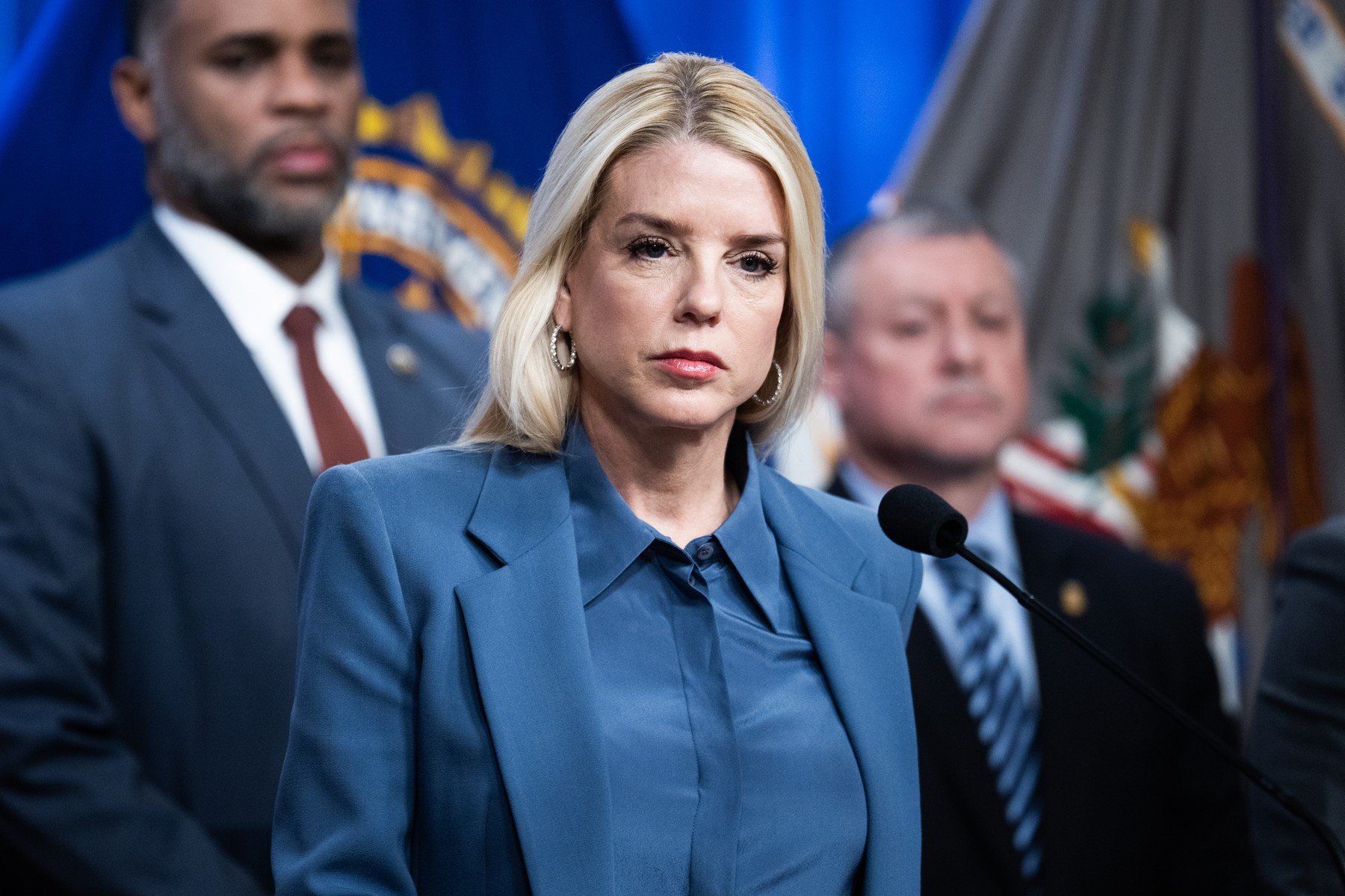 Pam Bondi, citată să depună mărturie în cazul Epstein Fosta procuroare generală a statului Florida, Pam Bondi, a fost citată pentru a depune mărturie în cadrul anchetei Congresului american privind activitățile lui Jeffrey Epstein