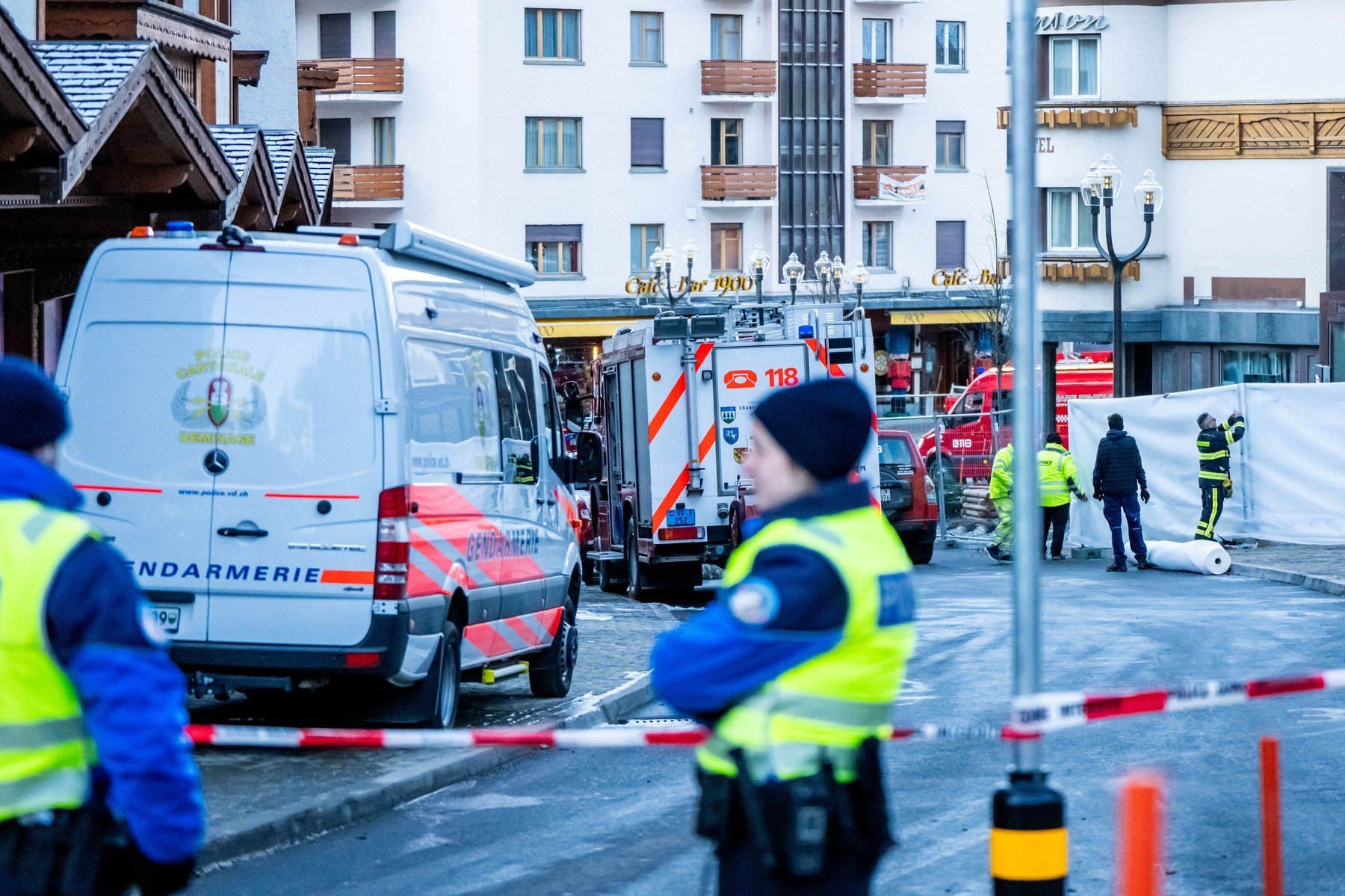 Primele mărturii despre incendiu la Crans-Montana: lumânarea aniversară a provocat vor fi evacuări și panică la clubul cu 200 de tineri
