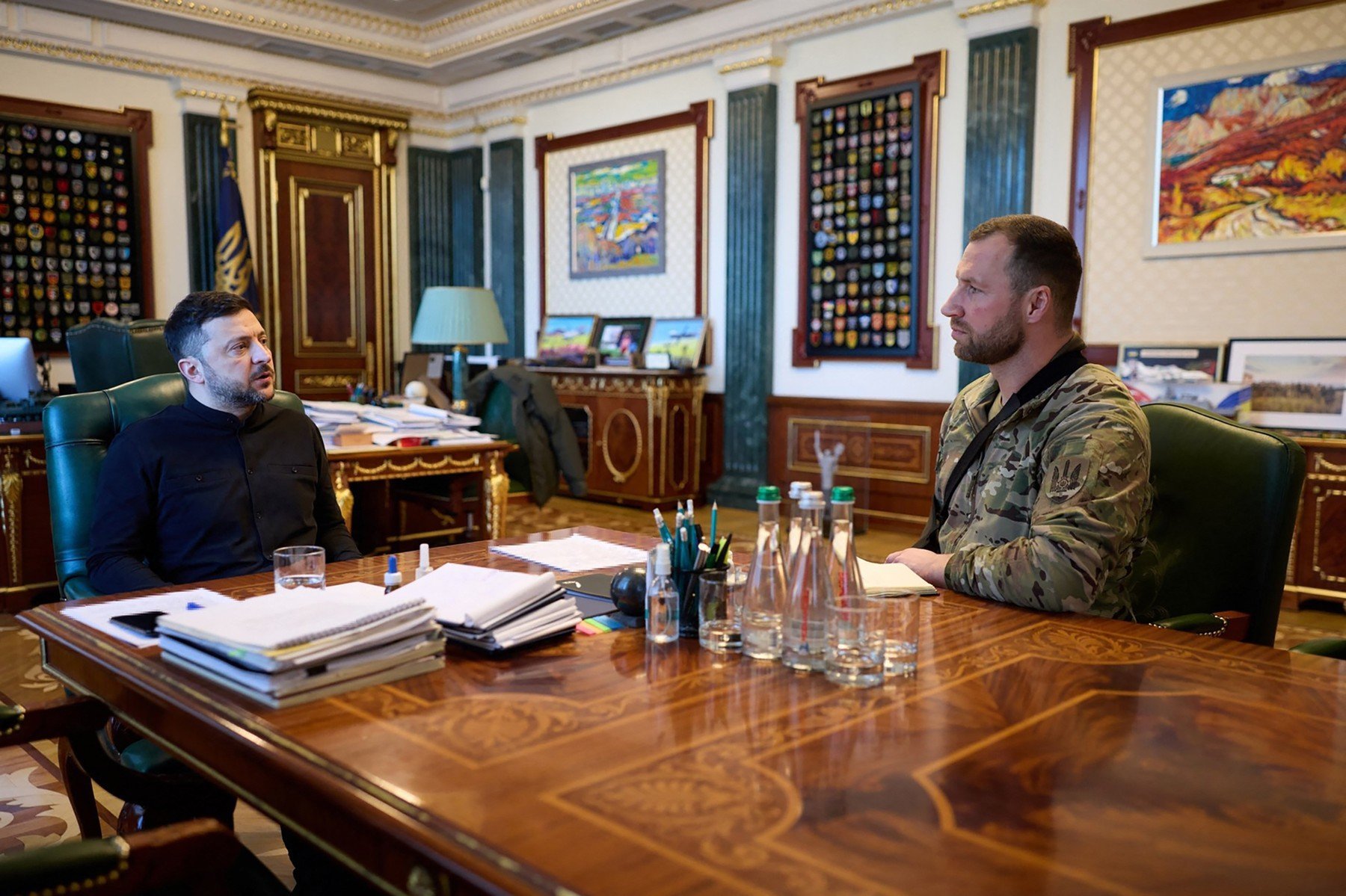 Ucraina în fața schimbărilor în fruntea serviciilor de securitate: numirea unui nou interimar la SBU după demisia lui Vasil Maliuk După anunțul neașteptat al demisiei lui Vasil Maliuk din funcția de șef al Serviciului de Securitate al Ucrainei (SBU), spectrul unei noi perioade de reevaluare în cadrul structurii de intelligence a țării devine tot mai vizibil