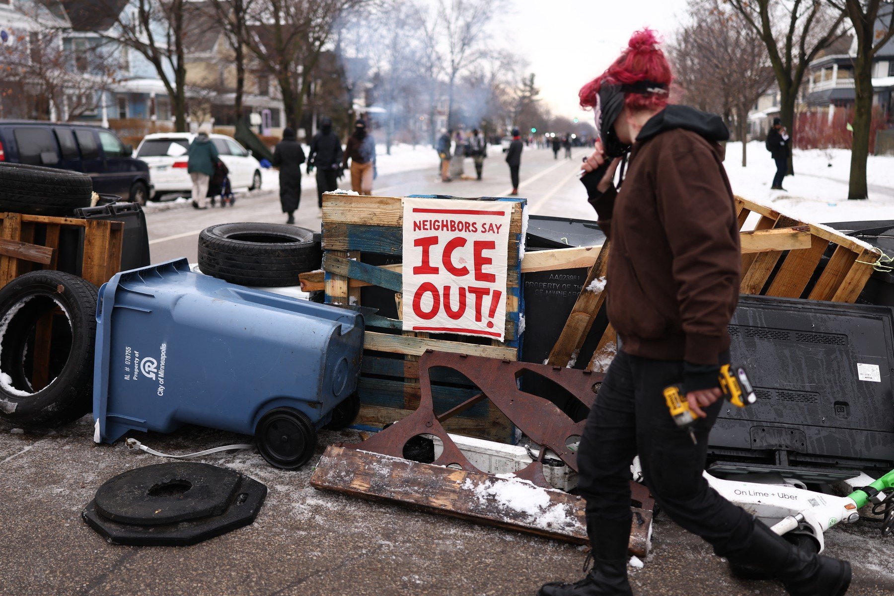 Aproximativ 100 de membri ai comunităților religioase arestați în Minneapolis la protestele împotriva ICE, după uciderea unei femei