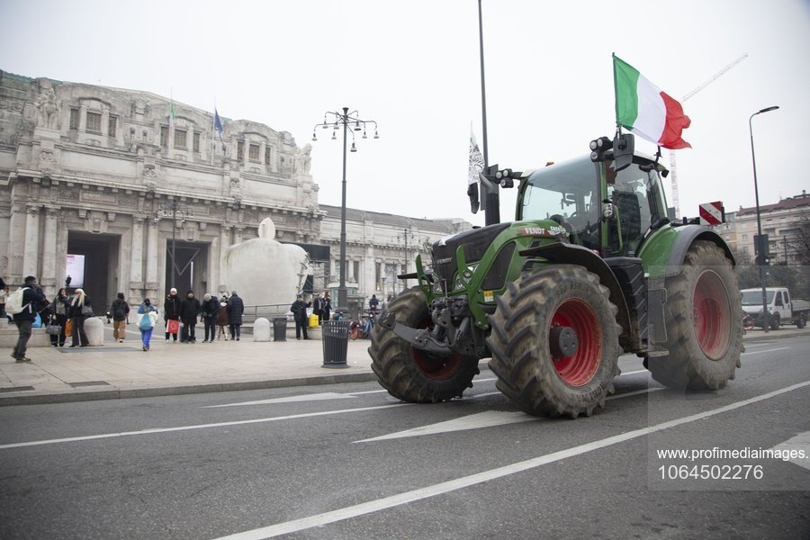 Fermierii europeni ies în stradă împotriva acordului Mercosur, proteste masive în centrul continentului Zilele acestea, întreaga Europă se confruntă cu un val de proteste ale fermierilor, aceștia fiind nemulțumiți profund de acordul de liber schimb încheiat între Uniunea Europeană și țările din blocul Mercosur