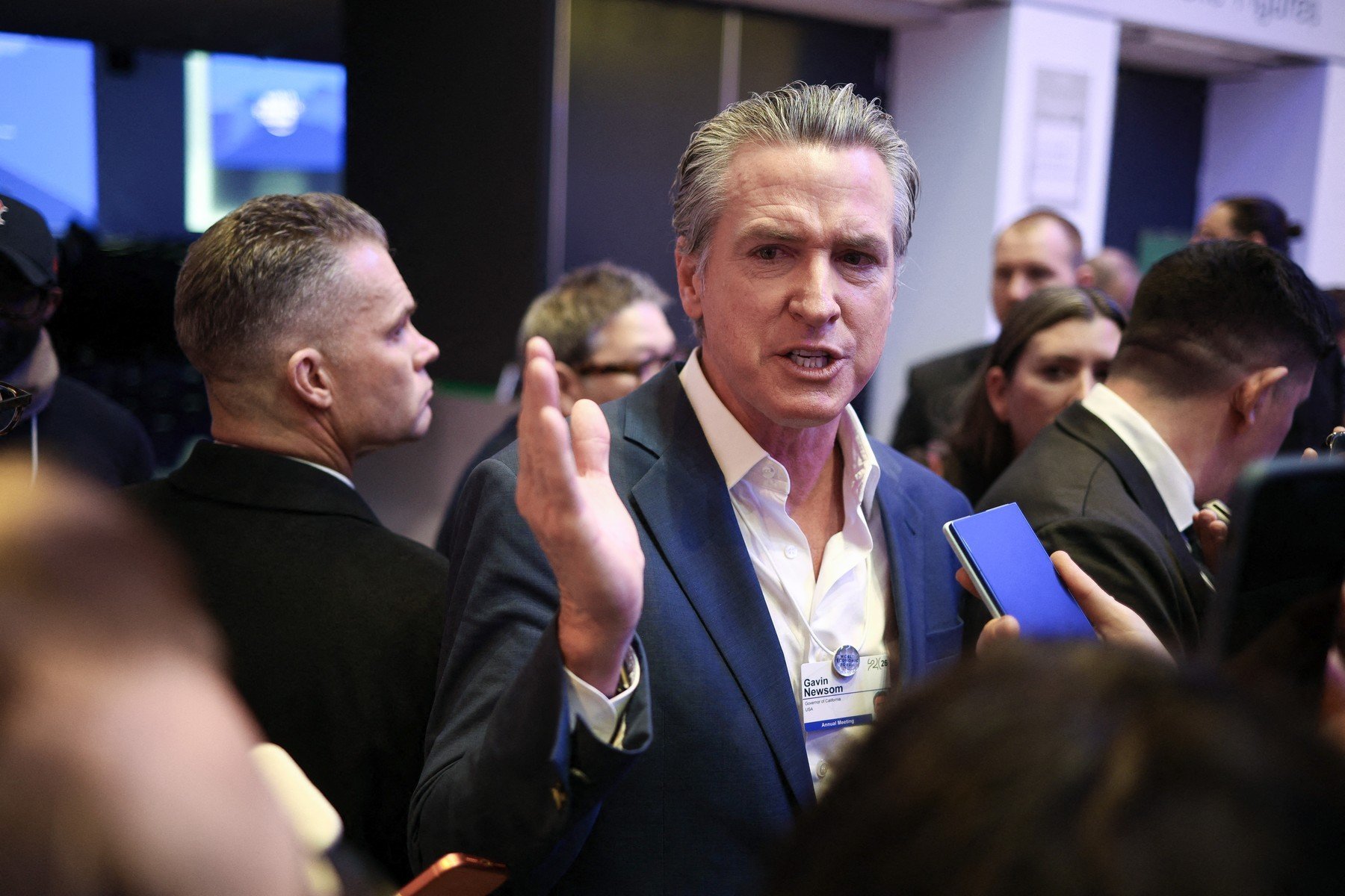 Gavin Newsom acuză Administrația Trump de distrugerea alianțelor globale după Summitul de la Davos Guvernatorul democrats al Californiei, Gavin Newsom, a lansat o critică dură la adresa politicii externe promovate de administrația Donald Trump, susținând că aceasta a distrus relațiile internaționale stabilite în decursul decenii după cel de-Al Doilea Război Mondial