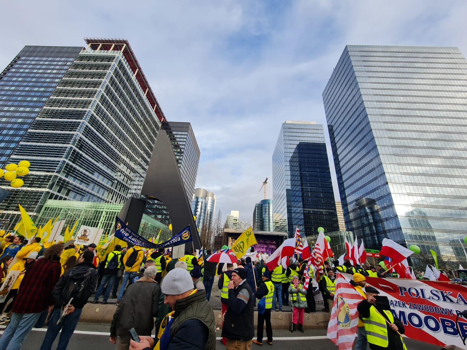 Bruxellesul încearcă să salveze ultimul său balon de oxigen înainte de votul crucial asupra Acordului Comercial cu Mercosur Tensiunile generate de negocierile privind Acordul Comercial dintre Uniunea Europeană și blocul latino-american Mercosur s-au intensificat în ultimele săptămâni, iar Bruxellesul face ultimele eforturi pentru a aproba definitiv acordul