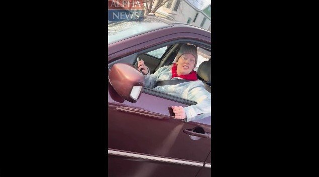 Imagini revoltătoare și controverse în urma incidentului mortal din Minneapolis: o femeie româno-americană, împușcată de ofițerii ICE Un nou val de tensiune și întrebări a fost adus în prim-plan după publicarea unor imagini filmate cu telefonul mobil, ce surprind momentele din jurul morții lui Renee Nicole Good, o femeie româno-americană, în urmă cu câteva zile în Minneapolis