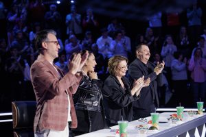 Tinerii italieni aduc folclorul românesc în actualitate pe scena „Românii au talent”